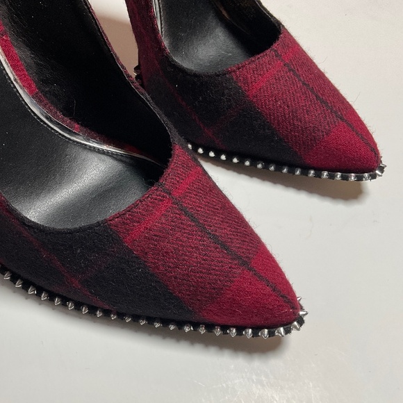 GIANNI BINI Renatay Two Stud Flannel Red Black Flannel  Heels Size 8.5 NWOT - Picture 8 of 8